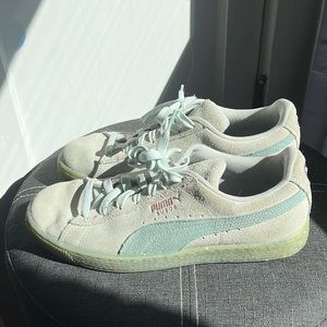 LAST CHANCE Puma suede sneakers!!